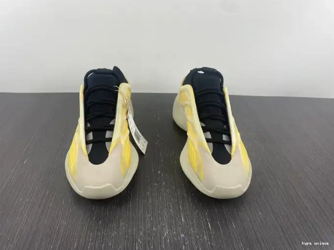hype Adidas HP5425 Safflower Mono 700 Yeezy V3 0509